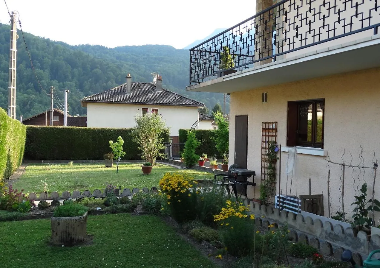 Bed and Breakfast Chez Laurette Et Louis Ugine 0*,  Francia